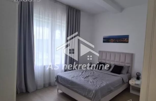 Šestosoban stan | 4zida