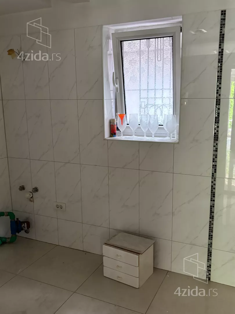 Poslovna zgrada | 4zida