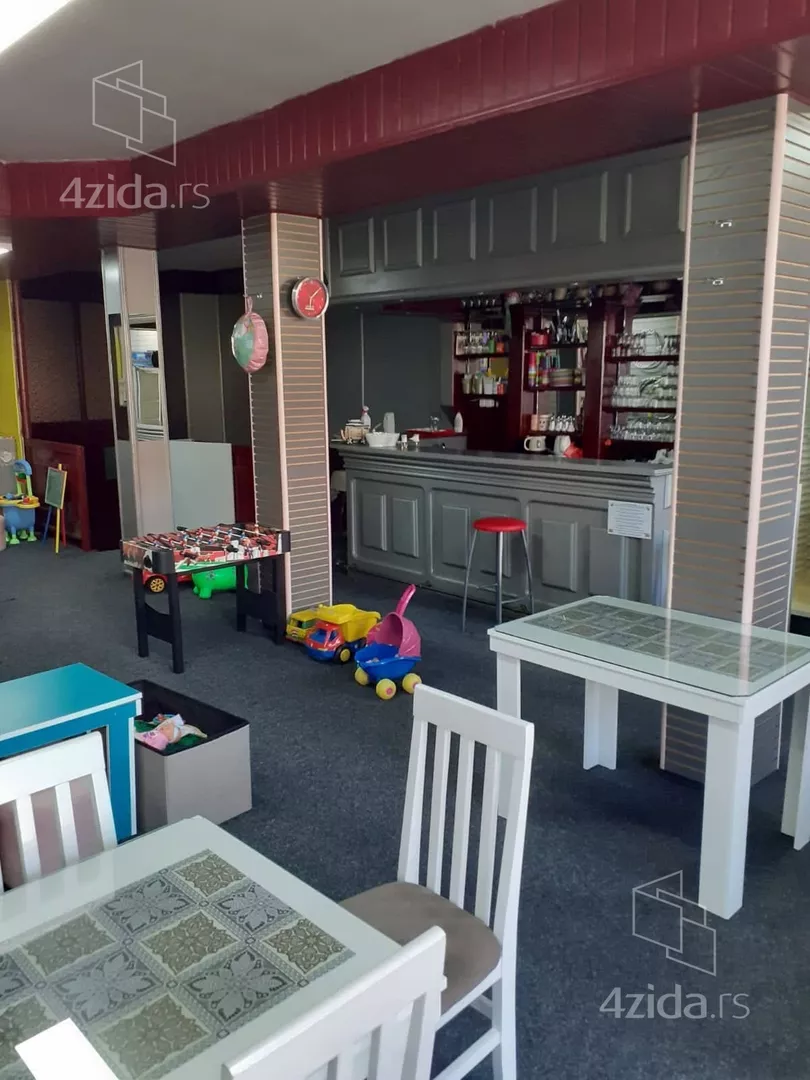 Lokal | 4zida
