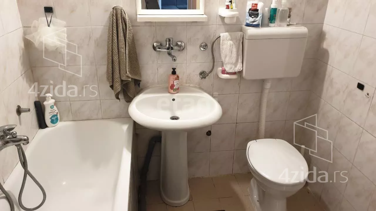 Šestosoban stan | 4zida