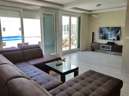 Kuća za izdavanje · 280 m² · Dedinje, Savski Venac, Beograd