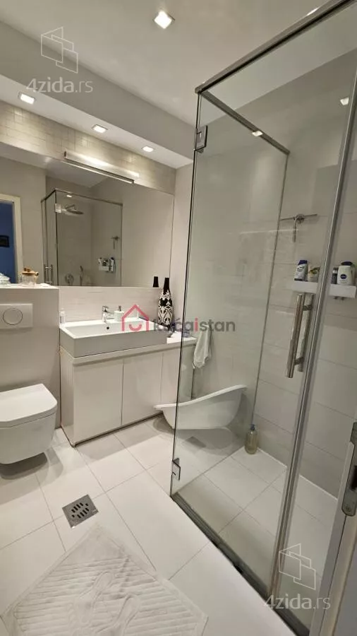 Četvoroiposoban stan | 4zida