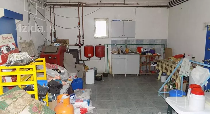 Poslovna zgrada | 4zida