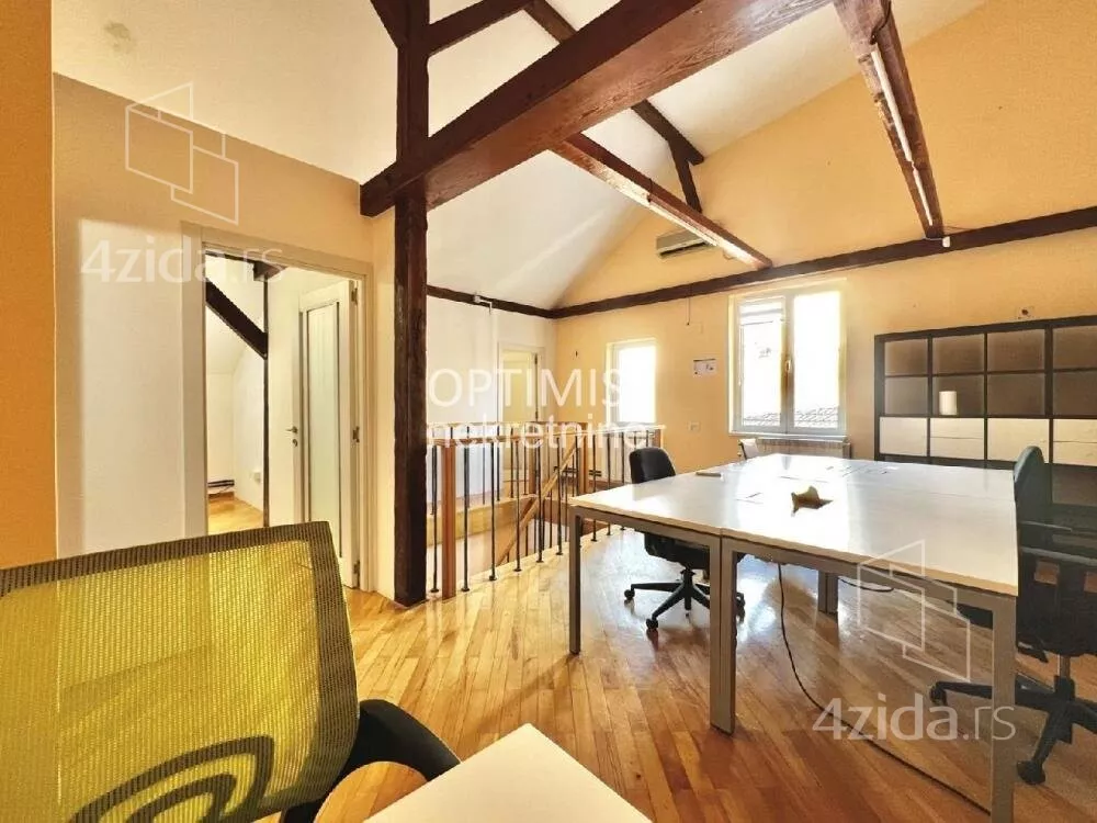 Šestoiposoban stan | 4zida