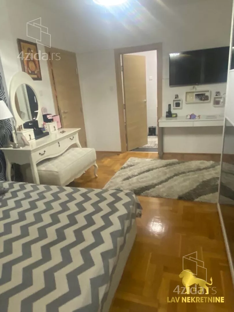 Četvoroiposoban stan | 4zida