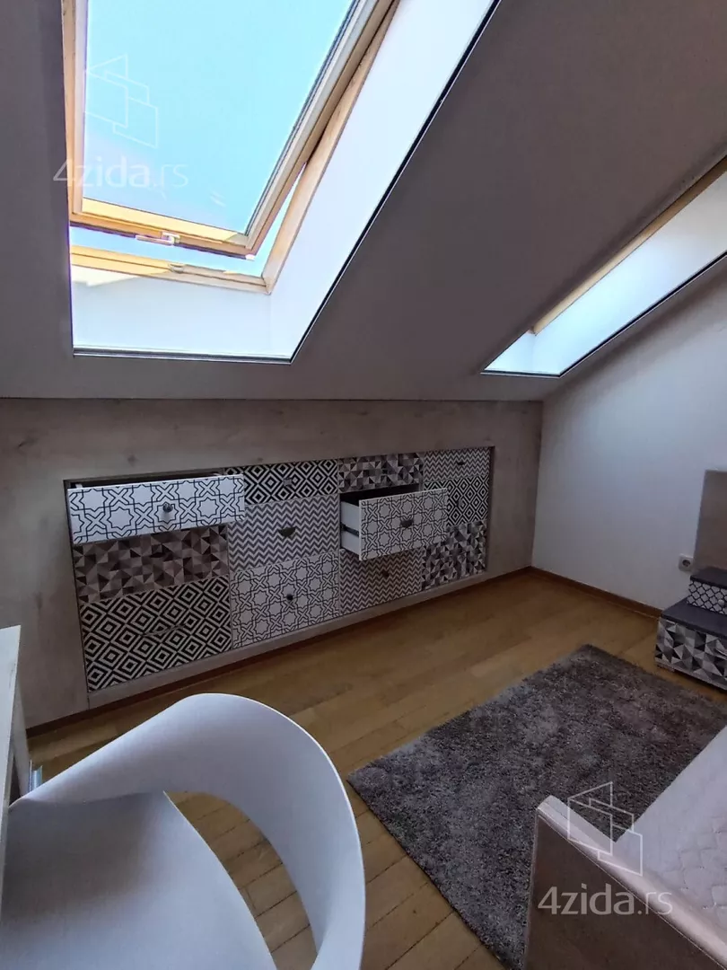 Četvoroiposoban stan | 4zida