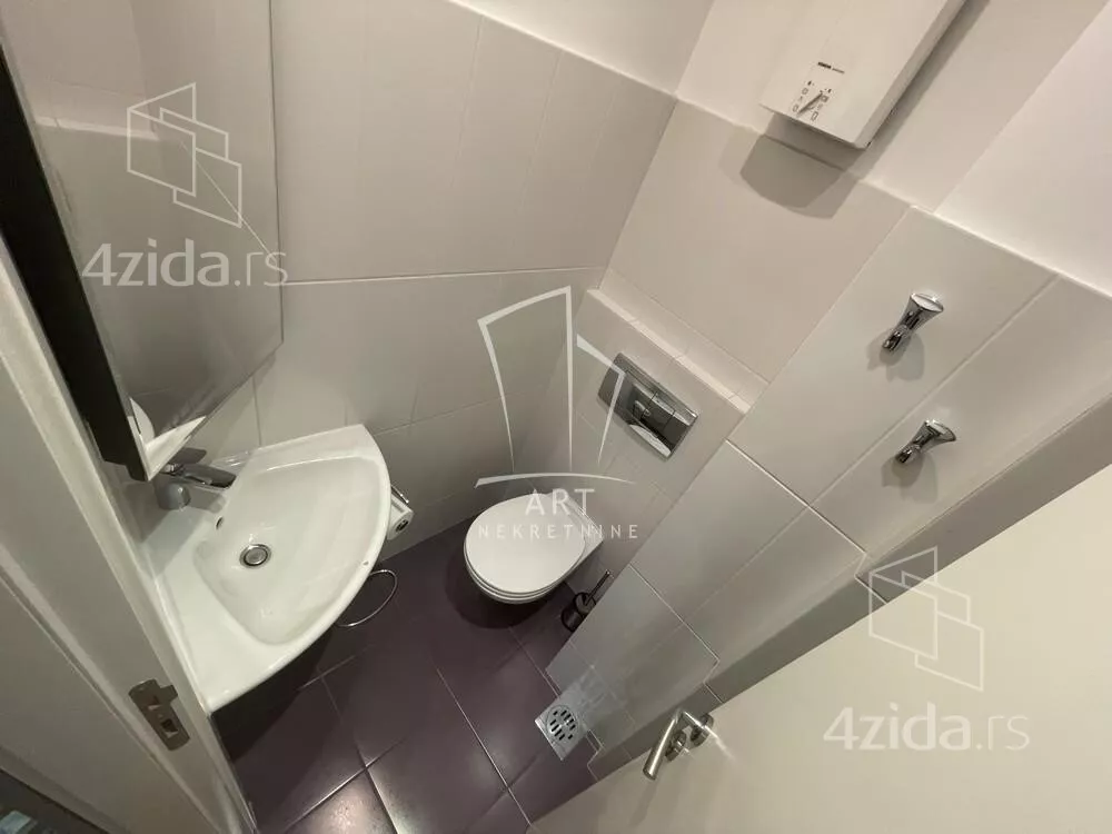 Četvoroiposoban stan | 4zida