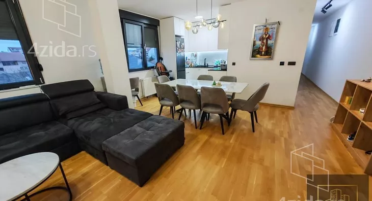 Troiposoban stan | 4zida