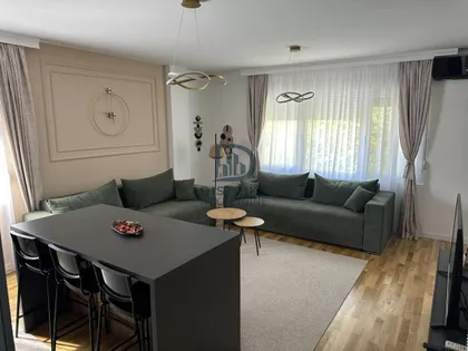 Crveni Pevac | 4zida.rs