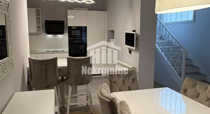 Šestoiposoban stan | 4zida