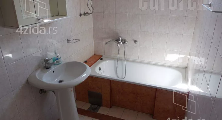 Šestosoban stan | 4zida