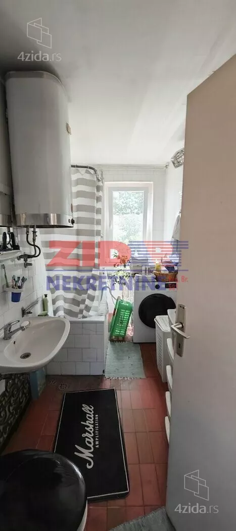 Četvoroiposoban stan | 4zida