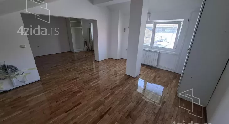 Šestosoban stan | 4zida