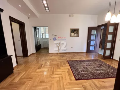 Francuska škola | 4zida.rs