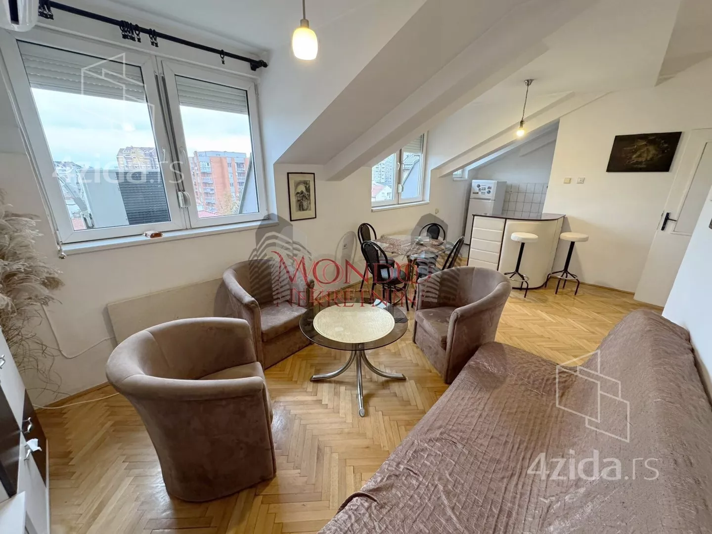 Dvoiposoban stan | 4zida