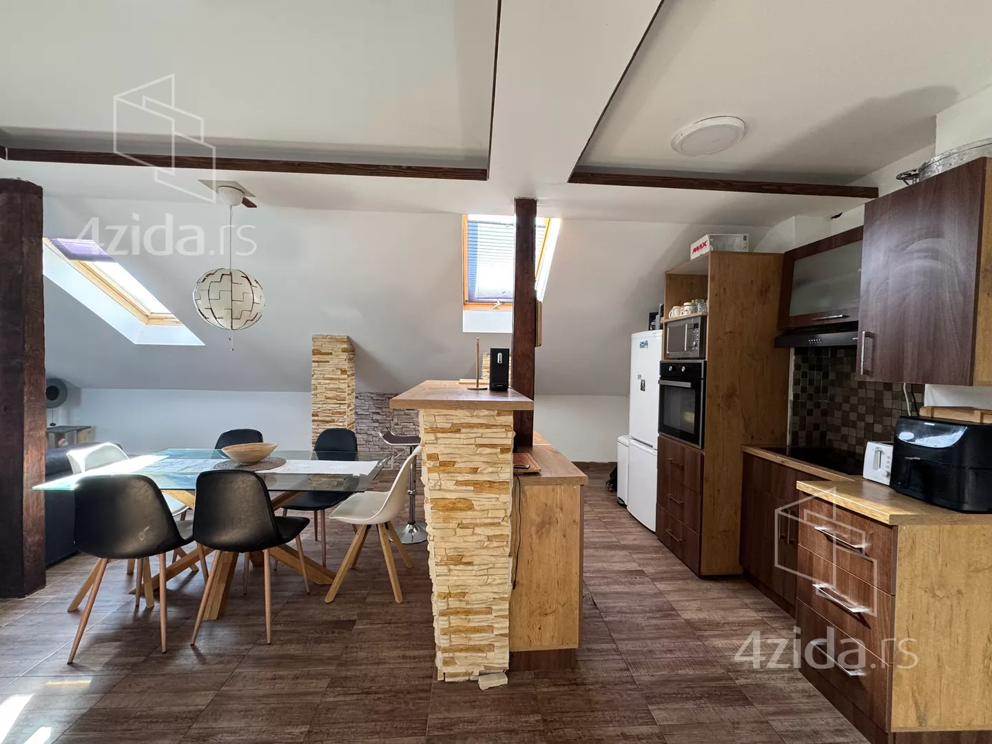 Dvoiposoban stan | 4zida