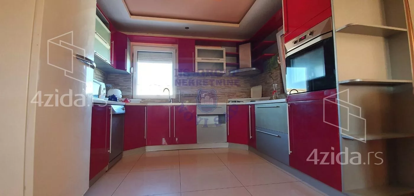 Šestosoban stan | 4zida