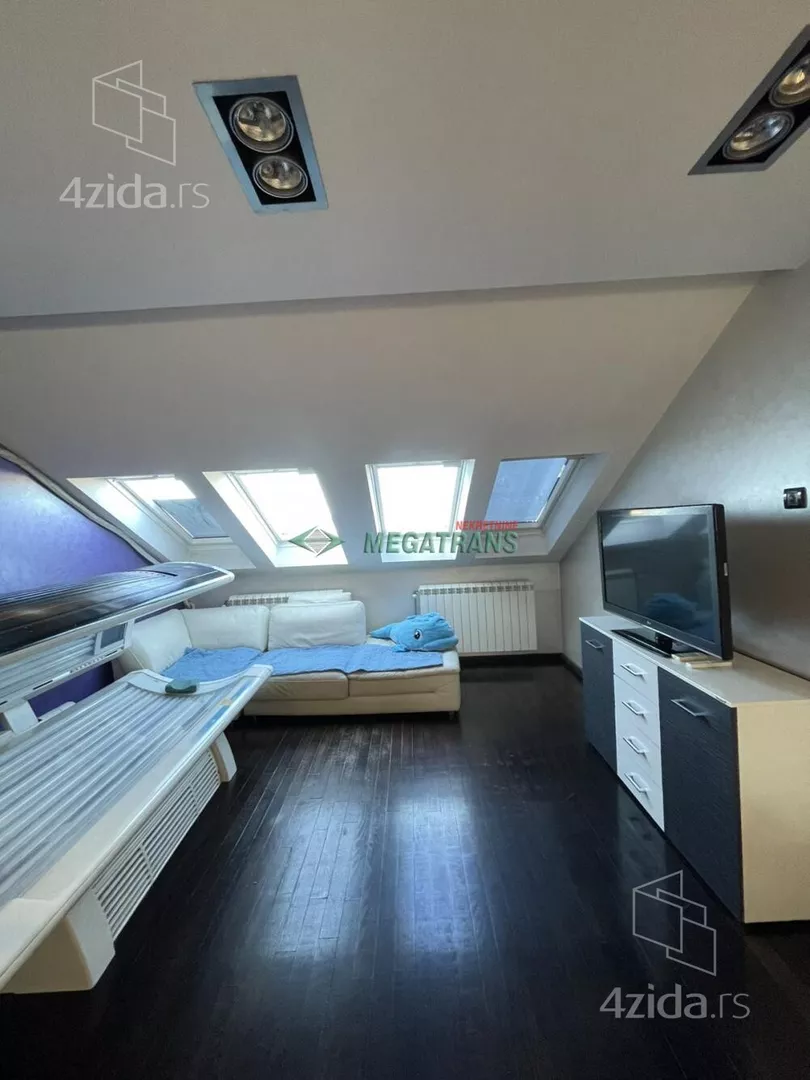 Šestosoban stan | 4zida