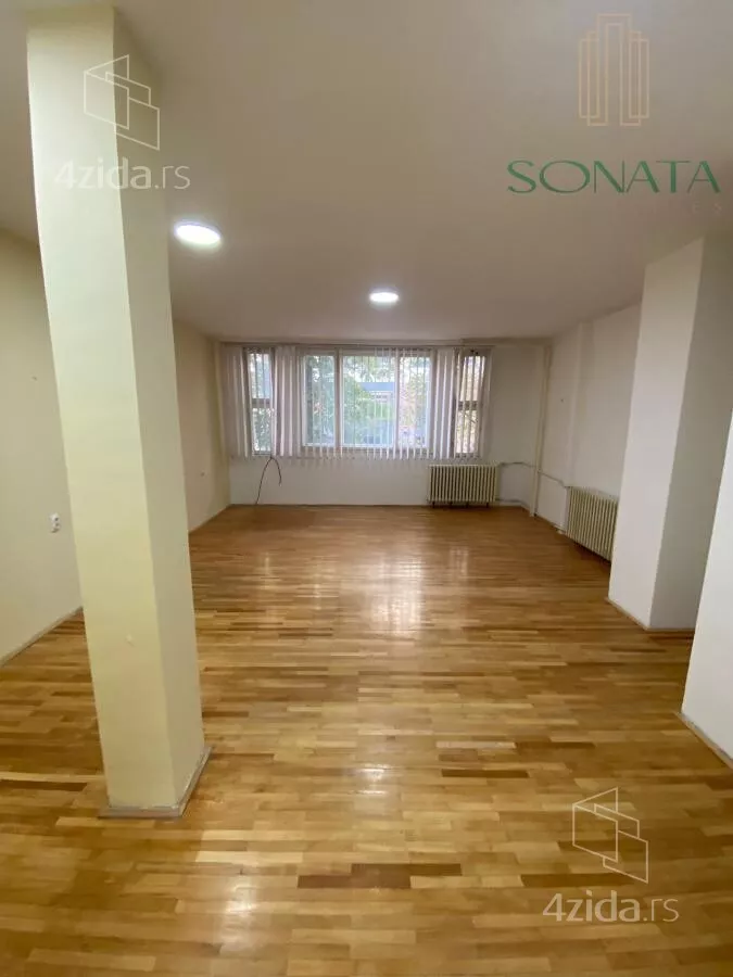 Poslovna zgrada | 4zida