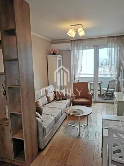 Lasla Gala | 4zida.rs