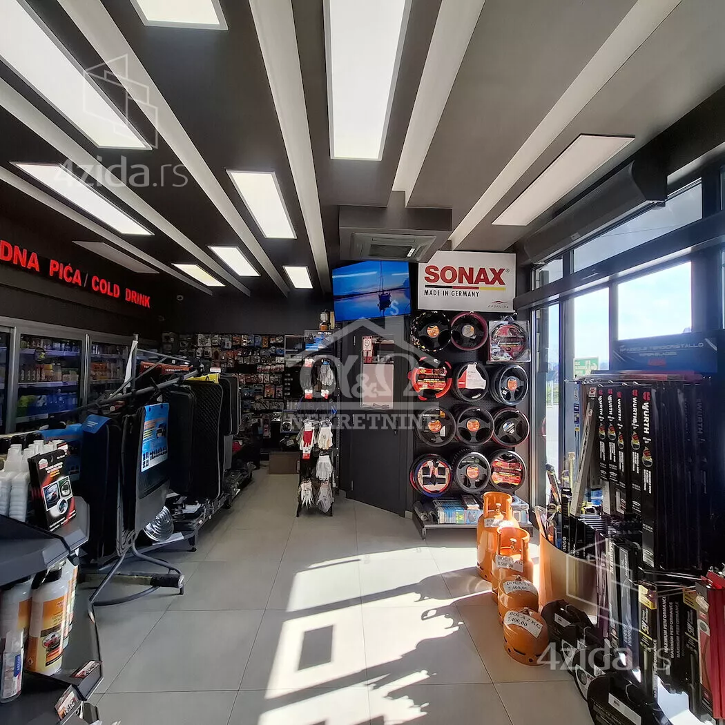 Poslovna zgrada | 4zida