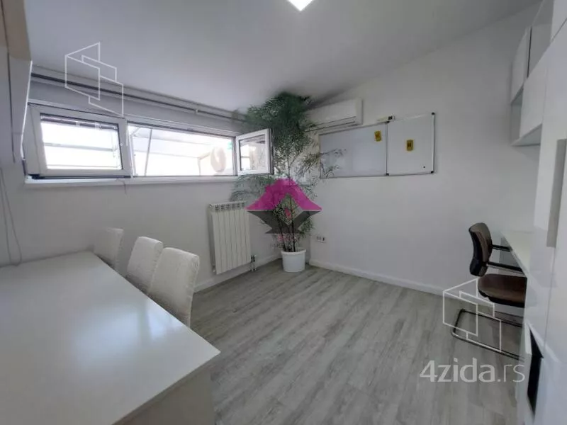 Četvoroiposoban stan | 4zida