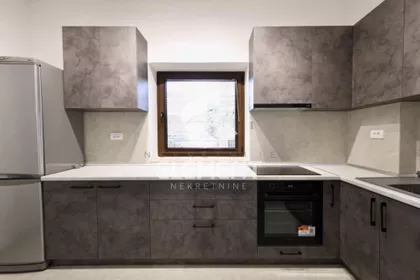 Jovana Hranilovića | 4zida.rs