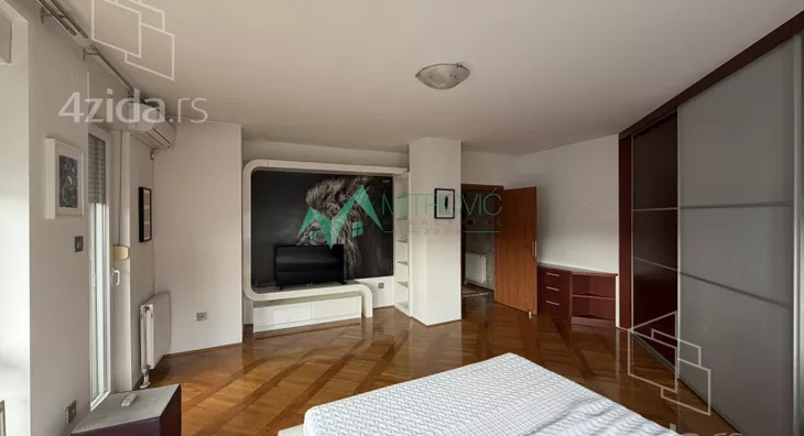 Četvoroiposoban stan | 4zida