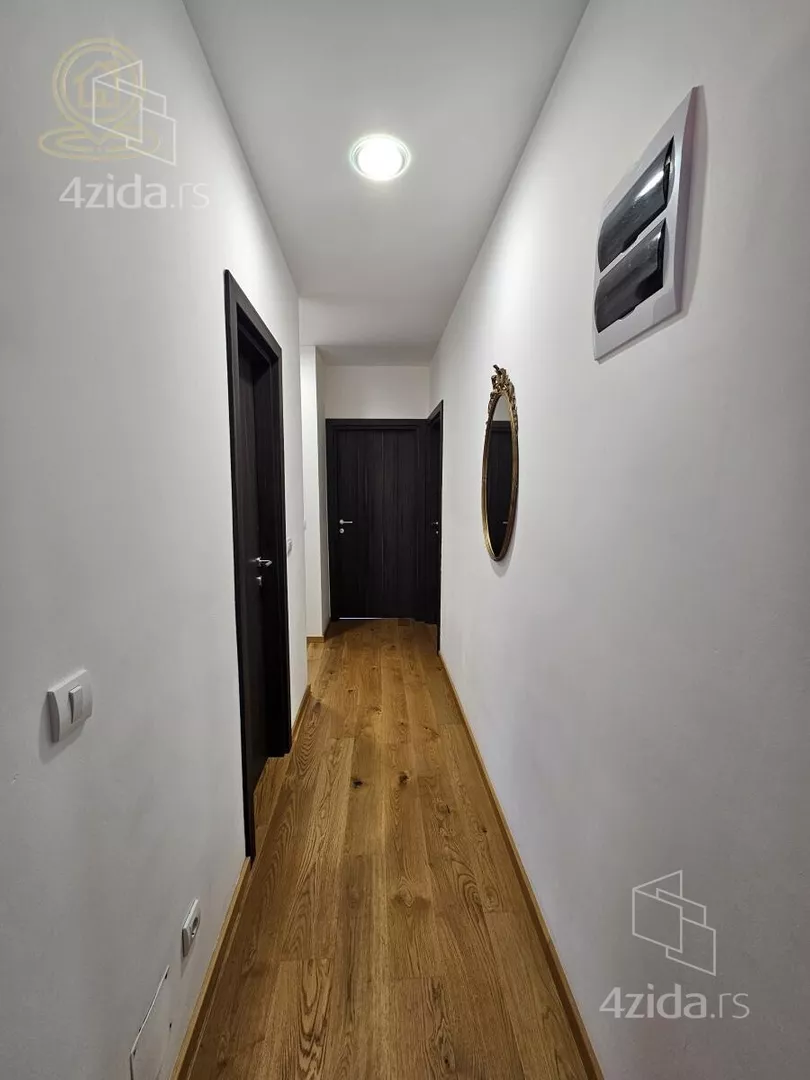 Šestosoban stan | 4zida