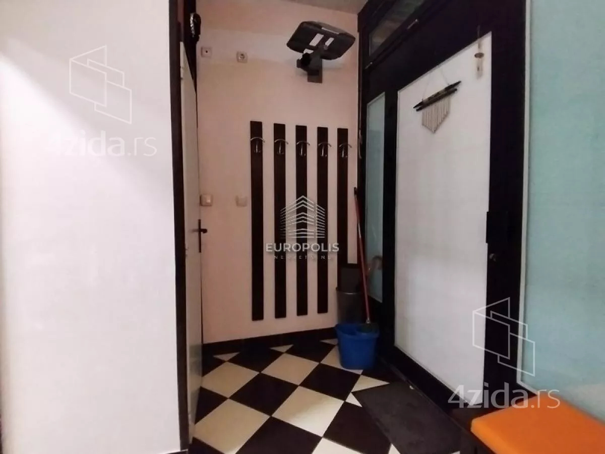 Lokal | 4zida