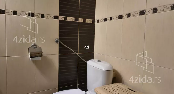 Šestosoban stan | 4zida