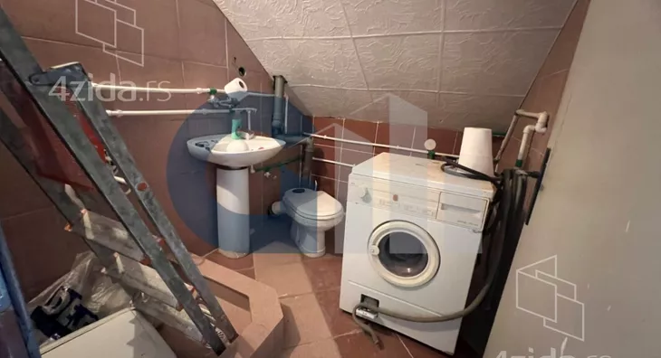 Šestosoban stan | 4zida