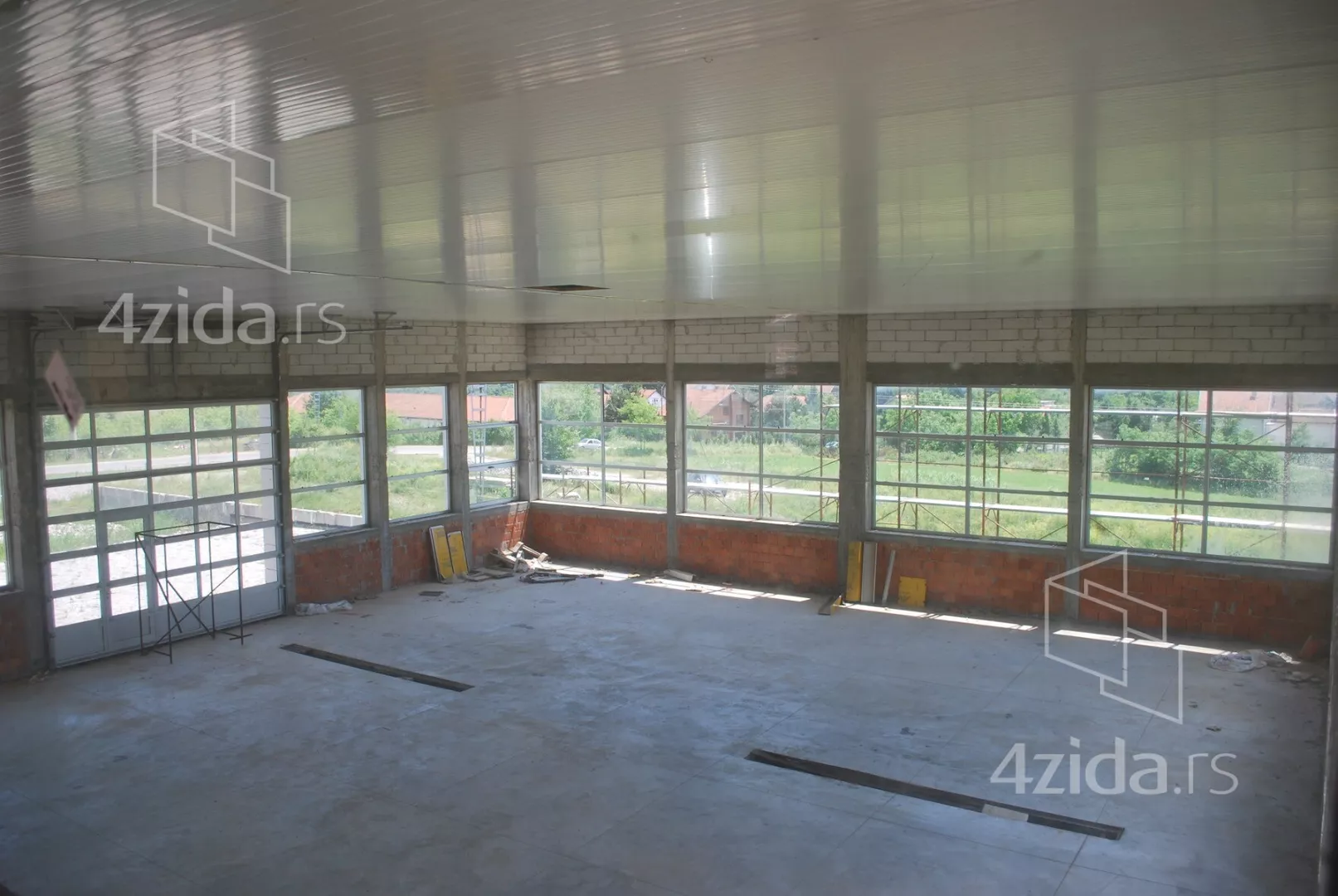 Poslovna zgrada | 4zida