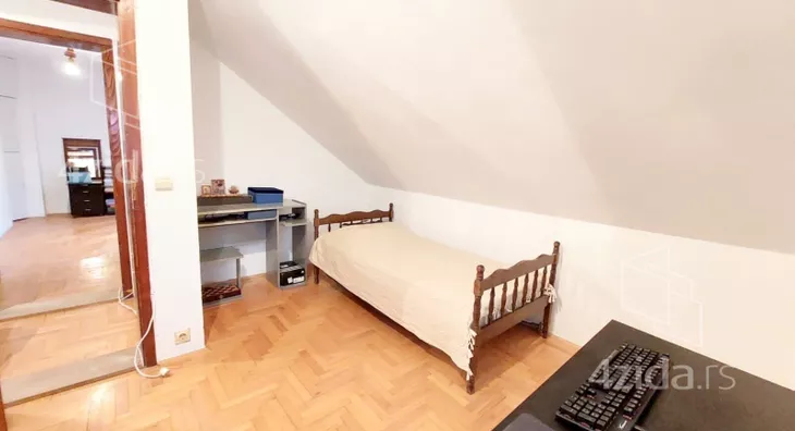 Petoiposoban stan | 4zida