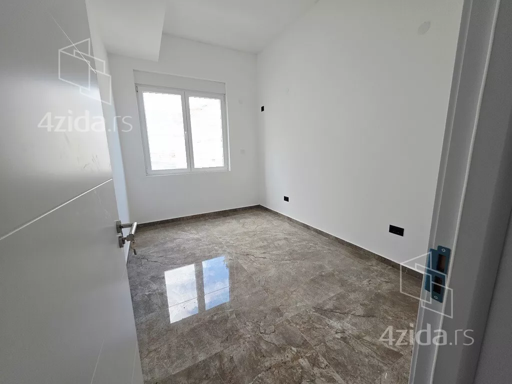 Četvoroiposoban stan | 4zida