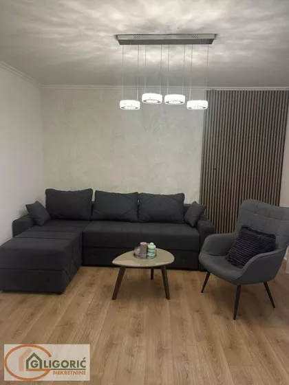 Gvozdićeva | 4zida.rs