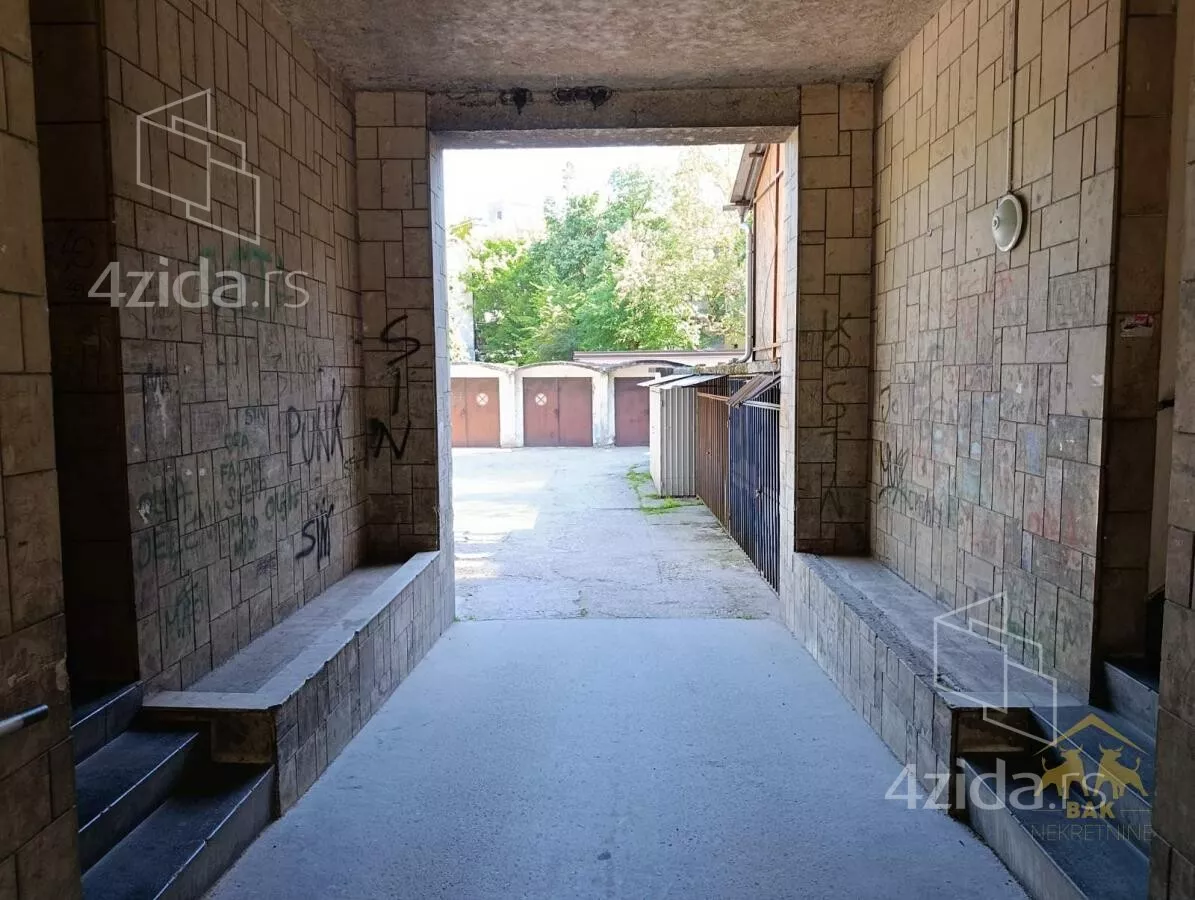 Troiposoban stan | 4zida