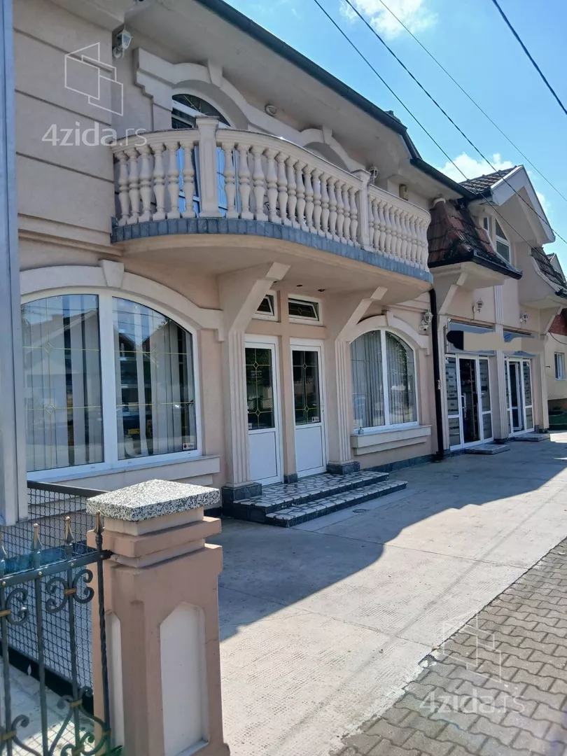 Lokal | 4zida