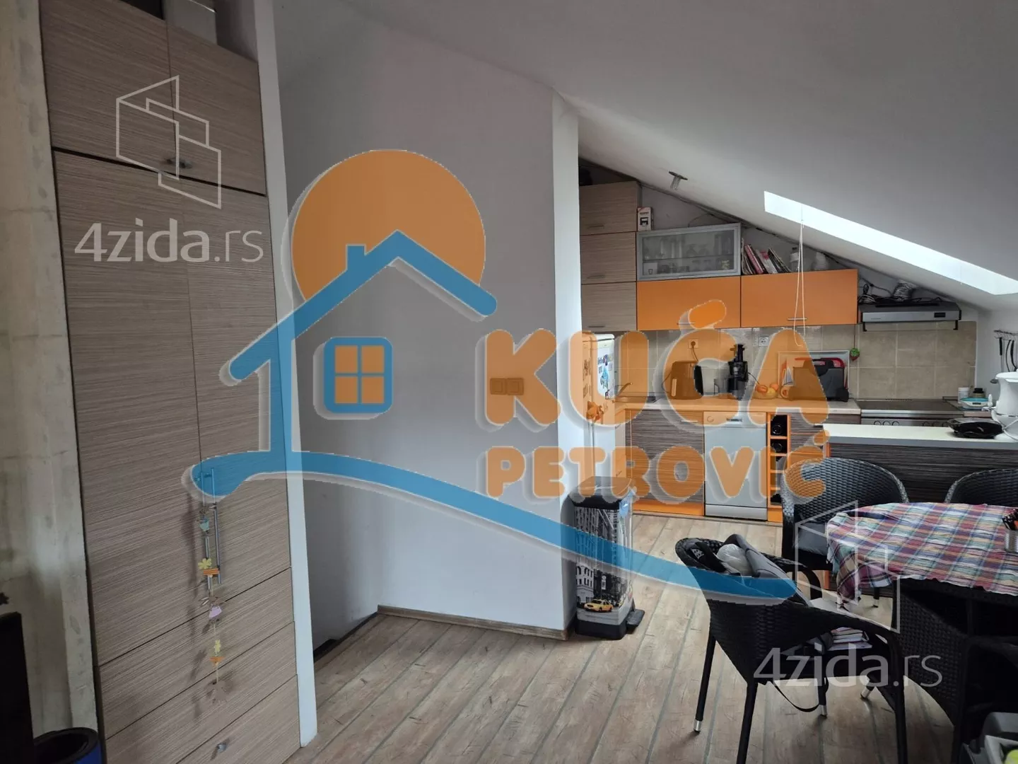 Troiposoban stan | 4zida