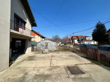 Dušana Srezojevića | 4zida.rs