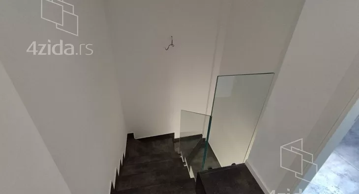 Četvoroiposoban stan | 4zida