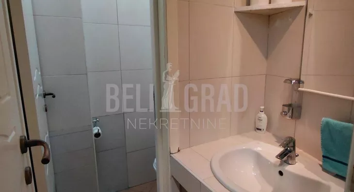 Šestosoban stan | 4zida