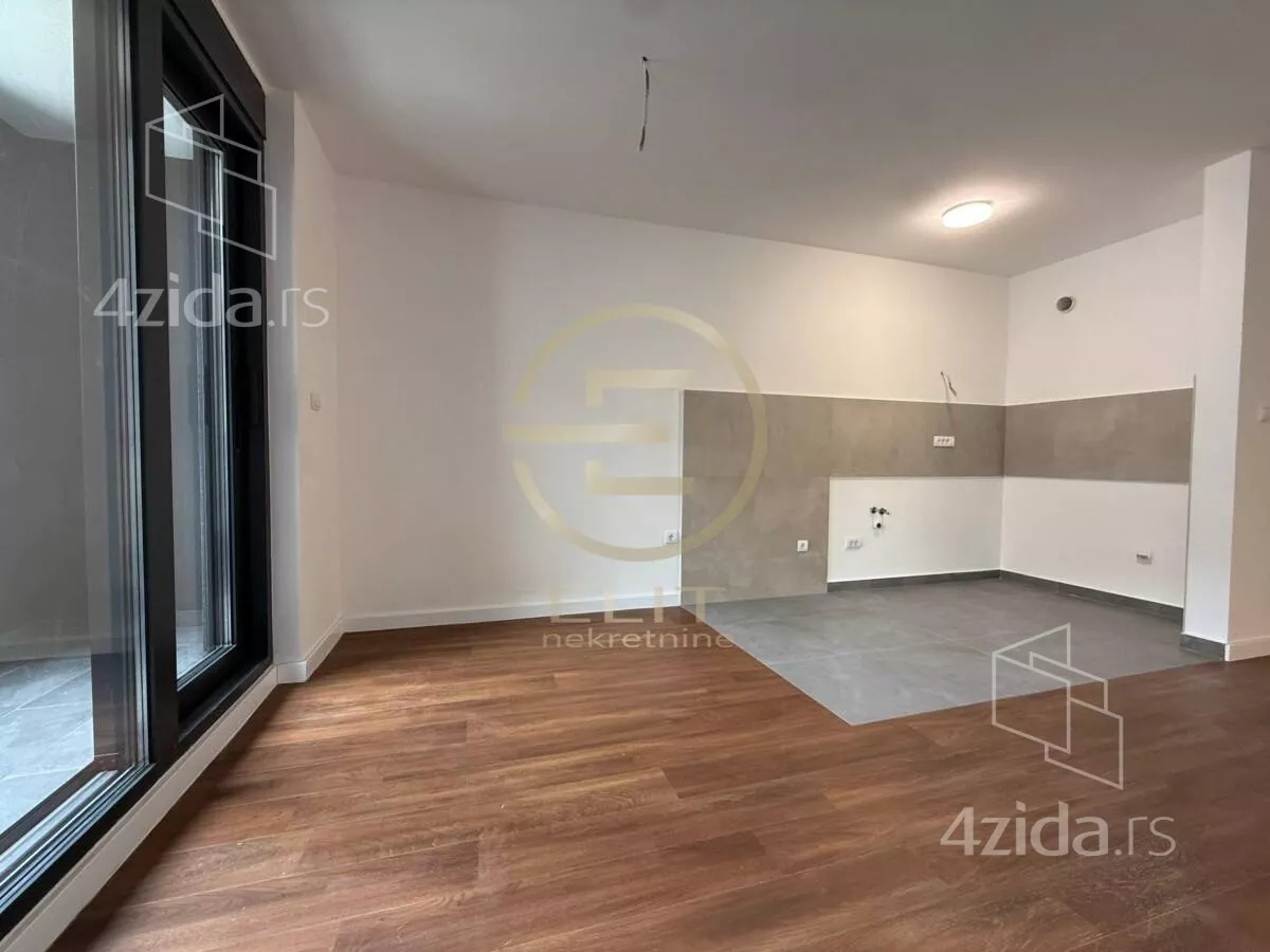 Šestosoban stan | 4zida