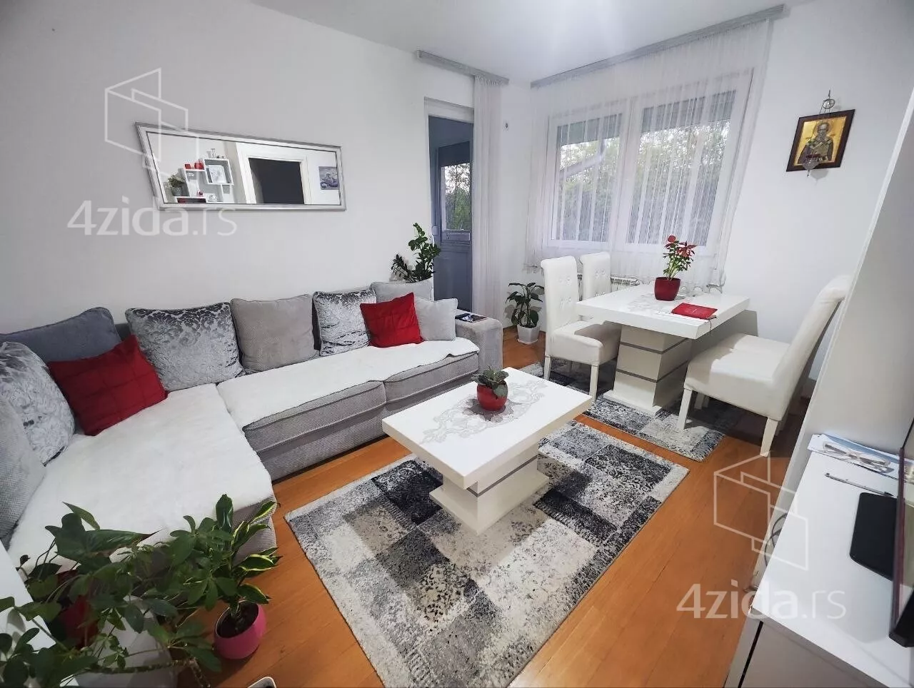 Jednoiposoban stan | 4zida