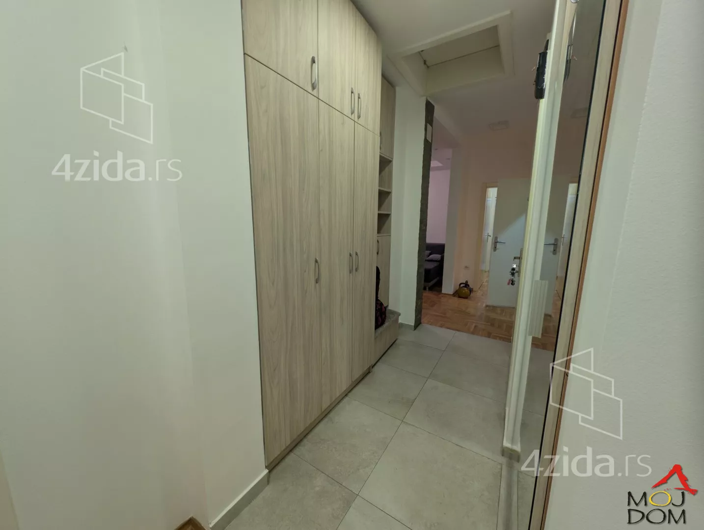 Šestosoban stan | 4zida