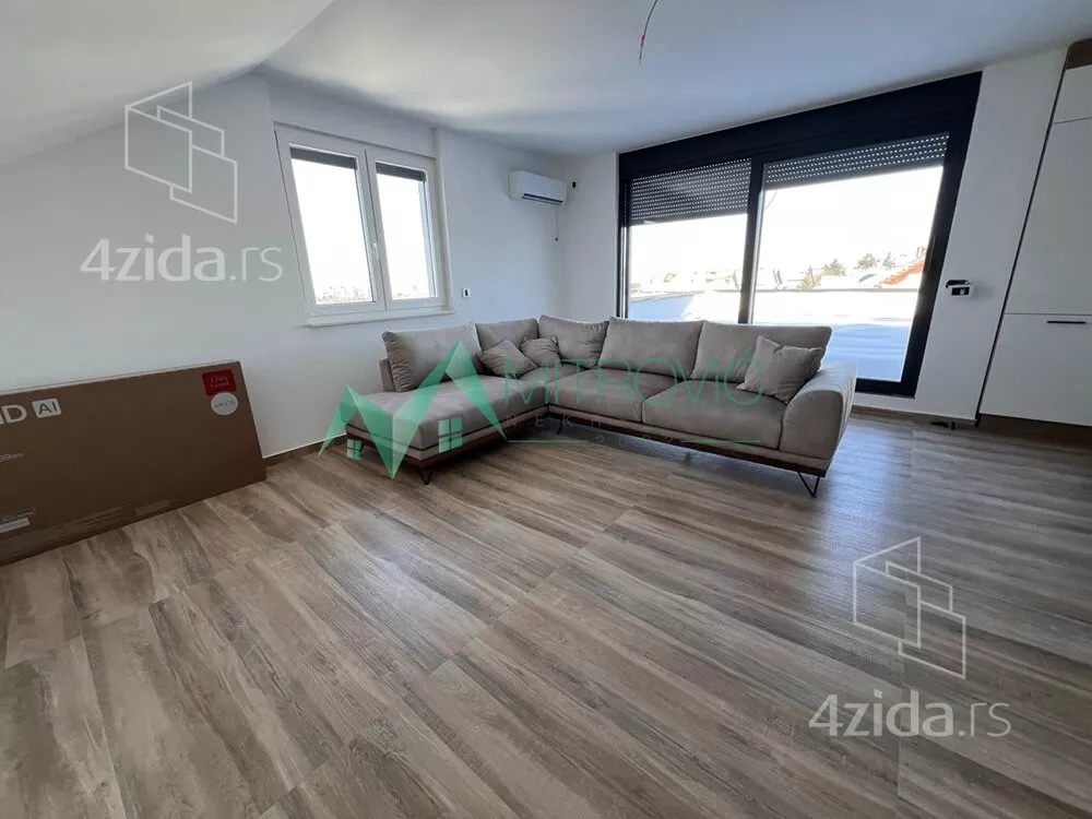 Šestosoban stan | 4zida