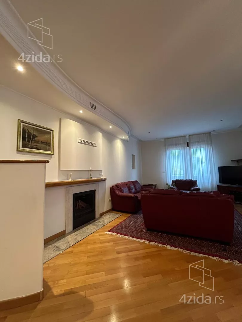 Četvoroiposoban stan | 4zida