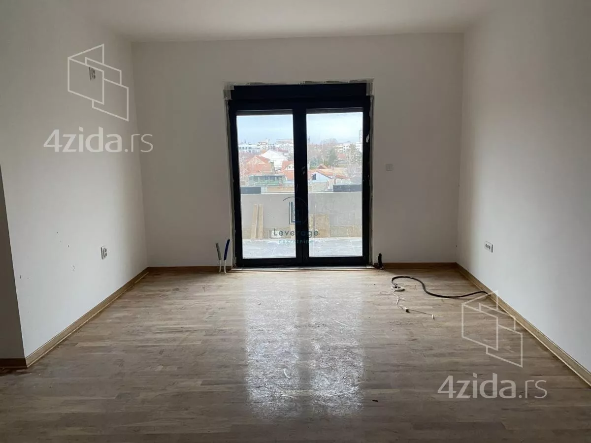 Petosoban stan | 4zida