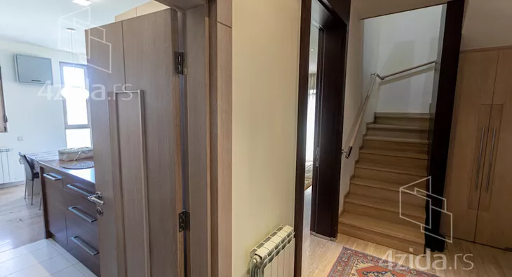 Šestosoban stan | 4zida