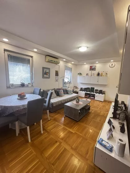 17. oktobra | 4zida.rs